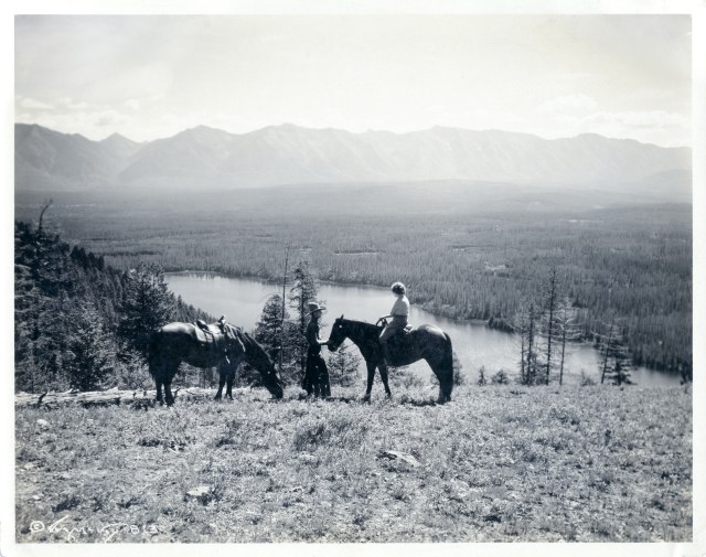 14-jhf-album-lake-lindbergh-margaus-mccay-on-horse-circa-1930